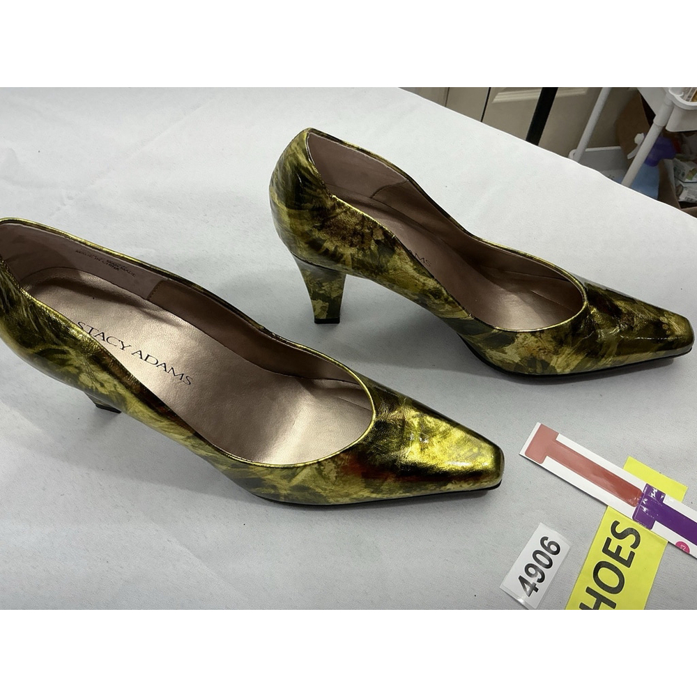 Womans Stacy Adams Rita Slip On Pumps 8.5 M Gold Tone Stacked Heel NWOT